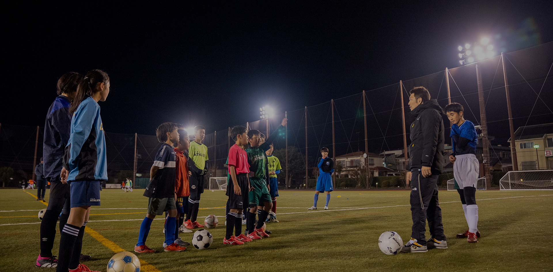 一般社団法人　カミーニョスポーツクラブ | サッカーをする子供達と観戦する保護者